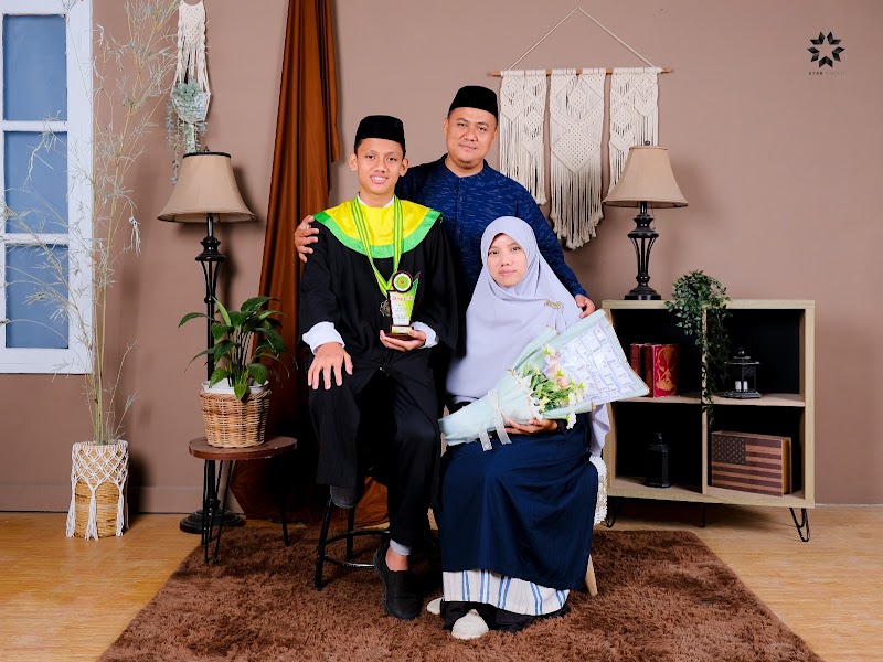 Pahlepy Self Photo Studio: Jepret Kenangan di Tengah Gemerisik Cilacap